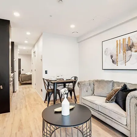 Stunning Architecturally Designed Studio In Cbd - Pool Gym Sauna